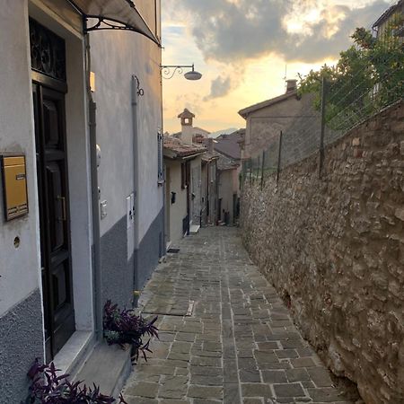 Casa Flea - Holiday Apartment With 2 Bedrooms Gualdo Tadino Exterior foto